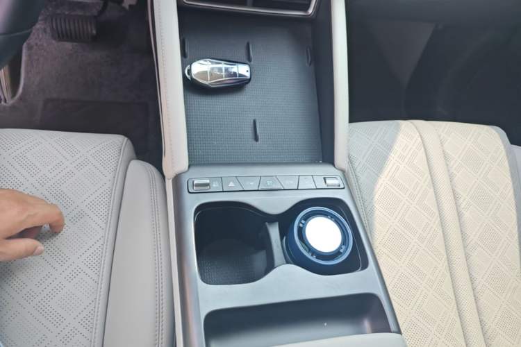 Used BYD Yuan UP 2025 Intelligent Driving Version 401 KM Dynamic Edition Gear Lever
