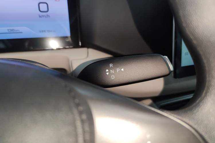 Used BYD Yuan UP 2025 Model 301KM Leading Version Gear Lever