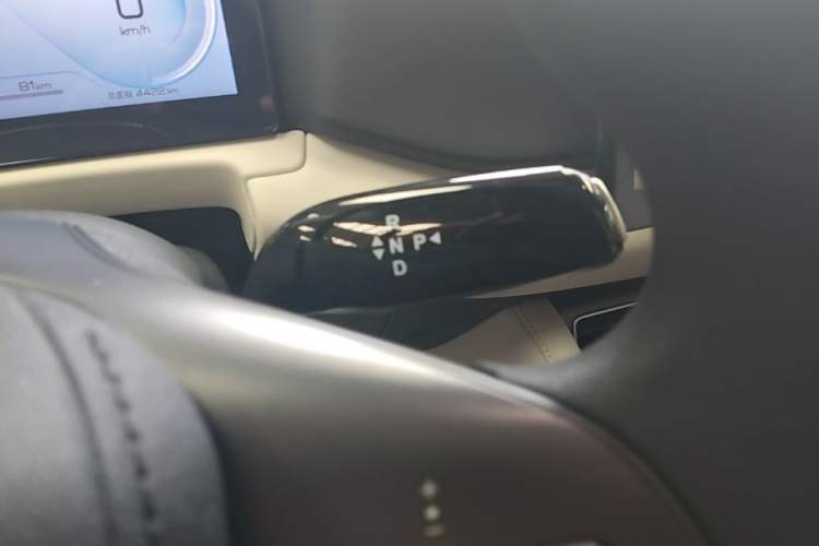 Used BYD Yuan UP 2025 Model 301KM Leading Version Gear Lever