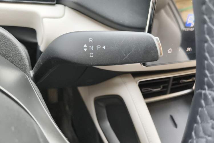 Used BYD Yuan UP 2025 Intelligent Driving Version 401 KM Dynamic Edition Gear Lever