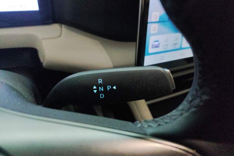 Used BYD Yuan UP 2025 Intelligent Driving Version 401 km Leading Edition Gear Lever