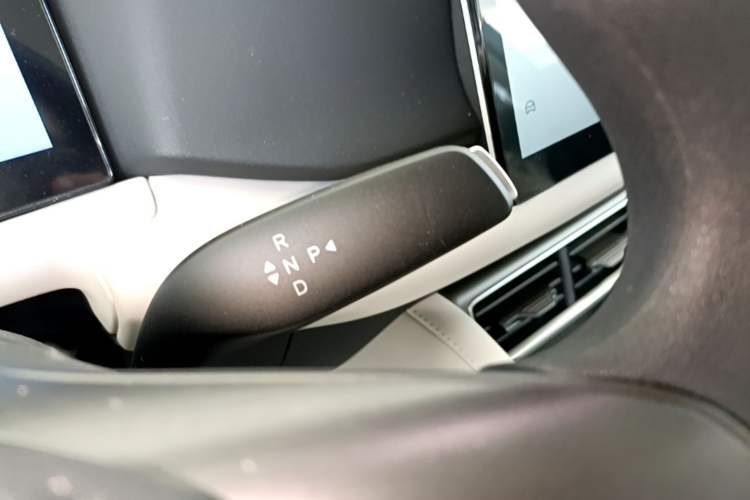 Used BYD Yuan UP 2025 Model 301KM Leading Version Gear Lever