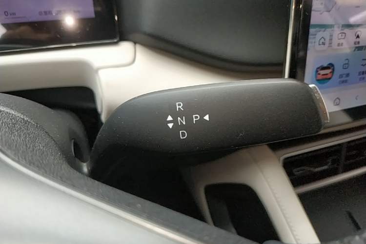 Used BYD Yuan UP 2025 Intelligent Driving Version 401 KM Dynamic Edition Gear Lever