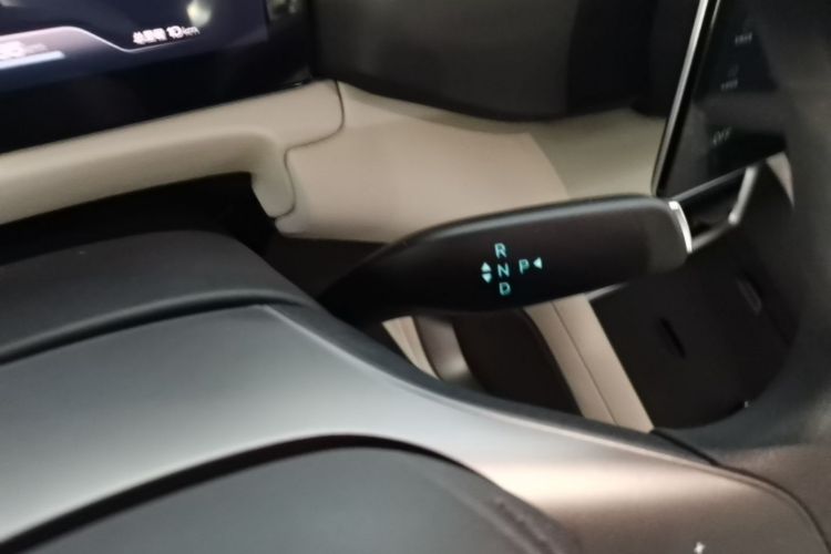 Used BYD Yuan UP 2025 Model 301KM Leading Version Gear Lever