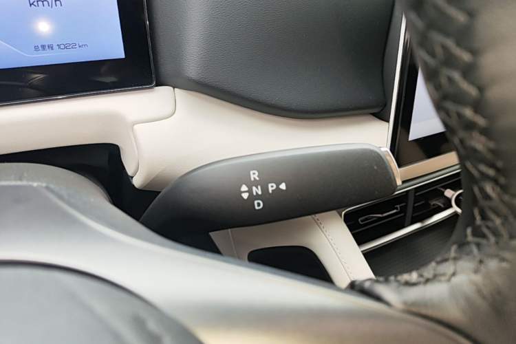 Used BYD Yuan UP 2025 Model 301KM Leading Version Gear Lever