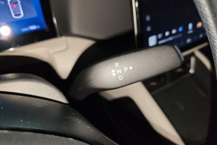 Used BYD Yuan UP 2025 Intelligent Driving Version 401 km Leading Edition Gear Lever