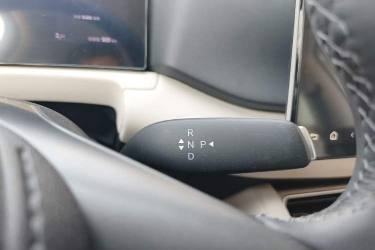 Used BYD Yuan UP 2025 Intelligent Driving Version 401 km Leading Edition Gear Lever