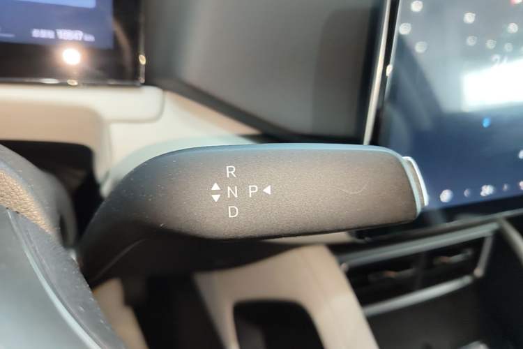 Used BYD Yuan UP 2025 Intelligent Driving Version 401 km Leading Edition Gear Lever