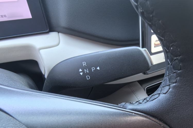 Used BYD Yuan UP 2025 Intelligent Driving Version 401 km Leading Edition Gear Lever