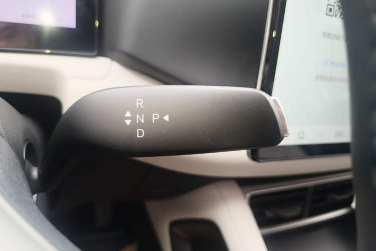Used BYD Yuan UP 2025 Intelligent Driving Version 401 KM Dynamic Edition Gear Lever