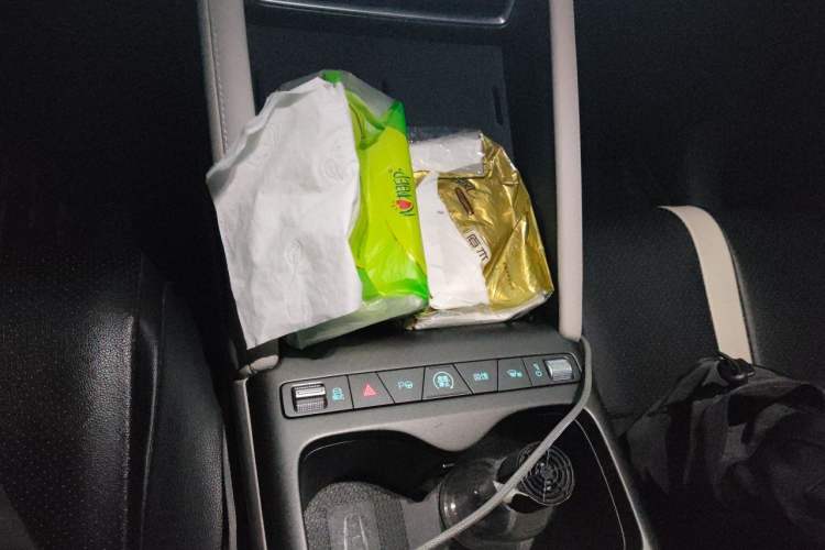 Used BYD Yuan UP 2025 Intelligent Driving Version 401 KM Dynamic Edition Gear Lever
