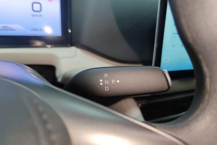 Used BYD Yuan UP 2025 Model 301KM Leading Version Gear Lever