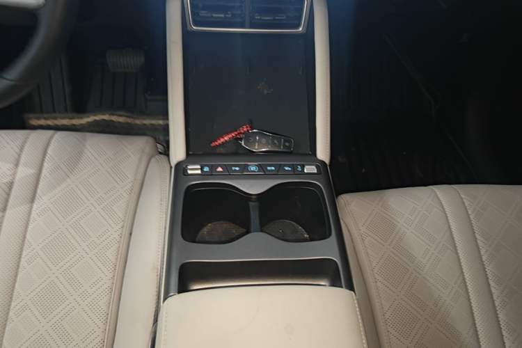 Used BYD Yuan UP 2025 Intelligent Driving Version 401 KM Dynamic Edition Gear Lever
