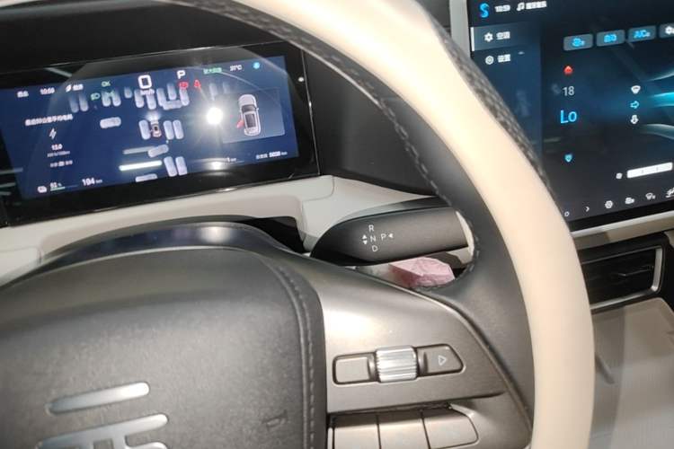 Used BYD Yuan UP 2025 Intelligent Driving Version 401 km Leading Edition Gear Lever