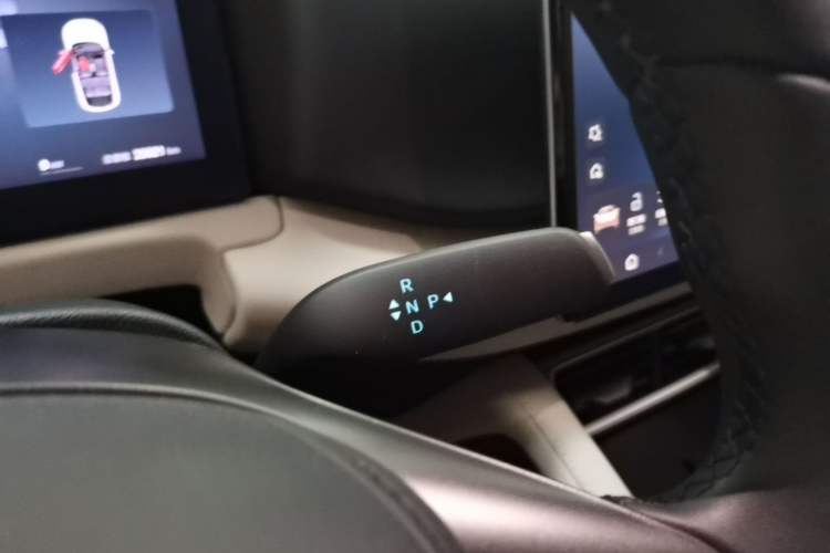 Used BYD Yuan UP 2025 Intelligent Driving Version 401 KM Dynamic Edition Gear Lever