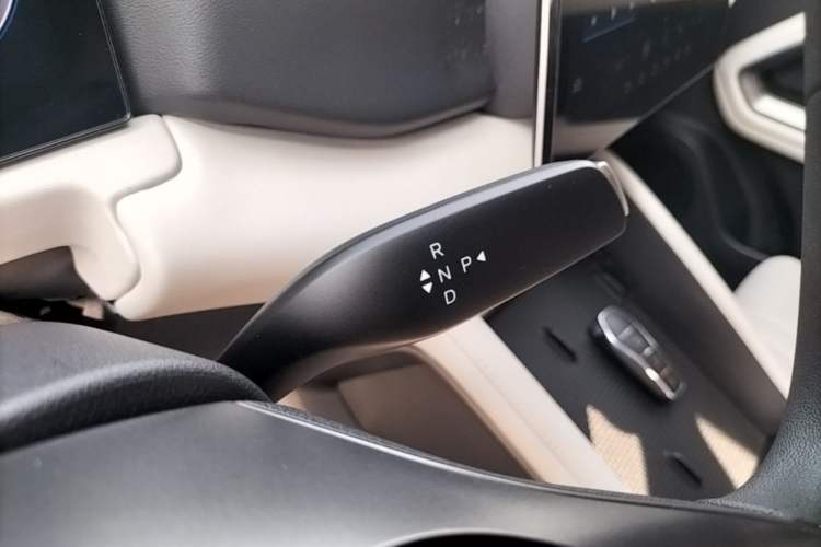 Used BYD Yuan UP 2025 Model 301KM Leading Version Gear Lever