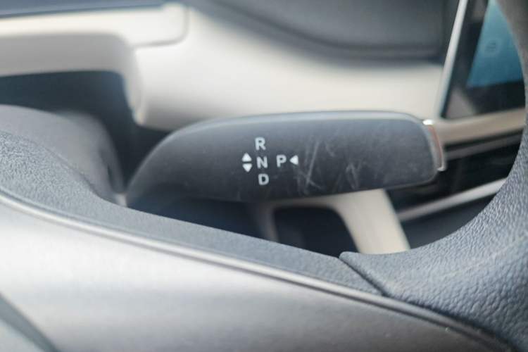 Used BYD Yuan UP 2025 Model 301KM Leading Version Gear Lever