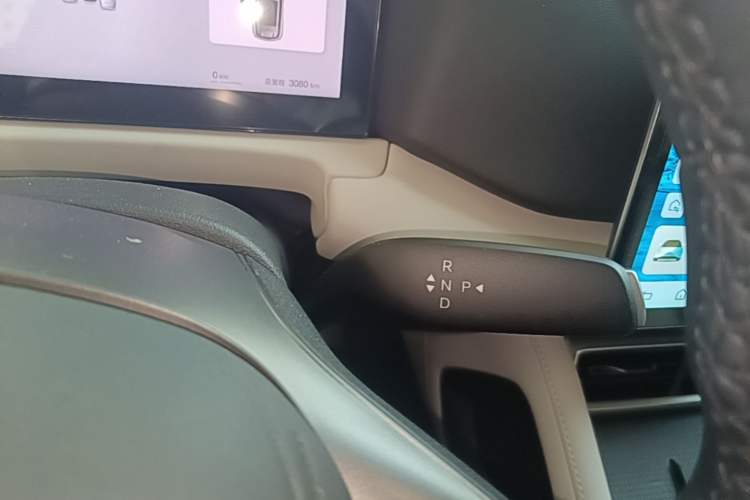 Used BYD Yuan UP 2025 Intelligent Driving Version 401 KM Dynamic Edition Gear Lever