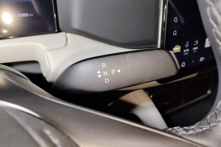 Used BYD Yuan UP 2025 Intelligent Driving Version 401 KM Dynamic Edition Gear Lever