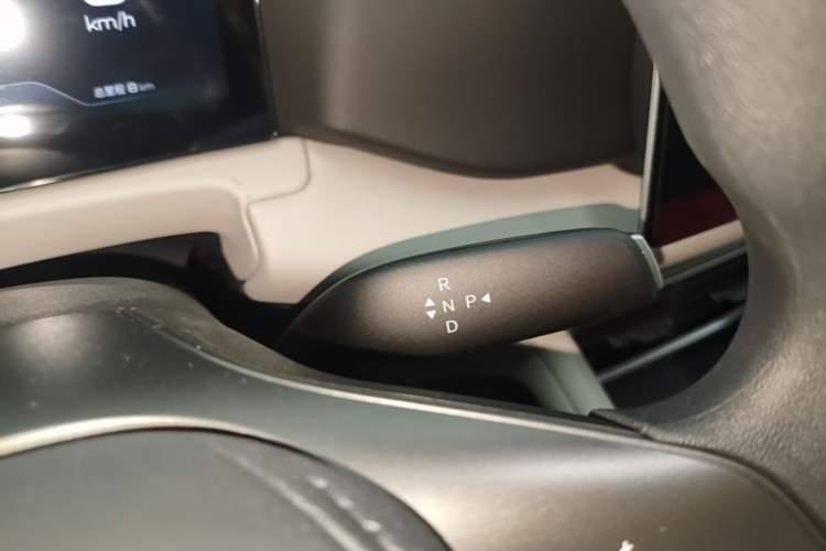 Used BYD Yuan UP 2025 Model 301KM Leading Version Gear Lever