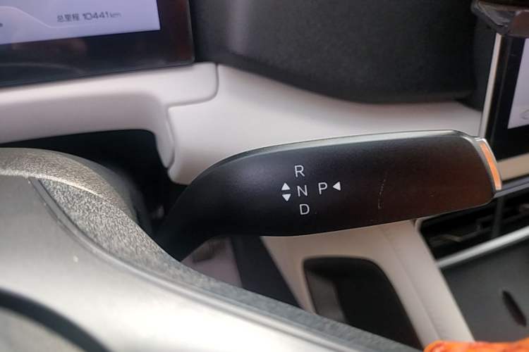 Used BYD Yuan UP 2025 Model 301KM Leading Version Gear Lever