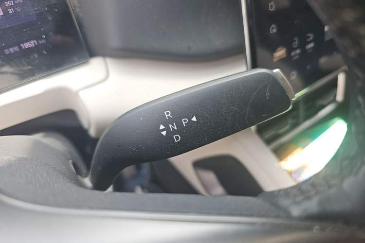 Used BYD Yuan UP 2025 Intelligent Driving Version 401 KM Dynamic Edition Gear Lever