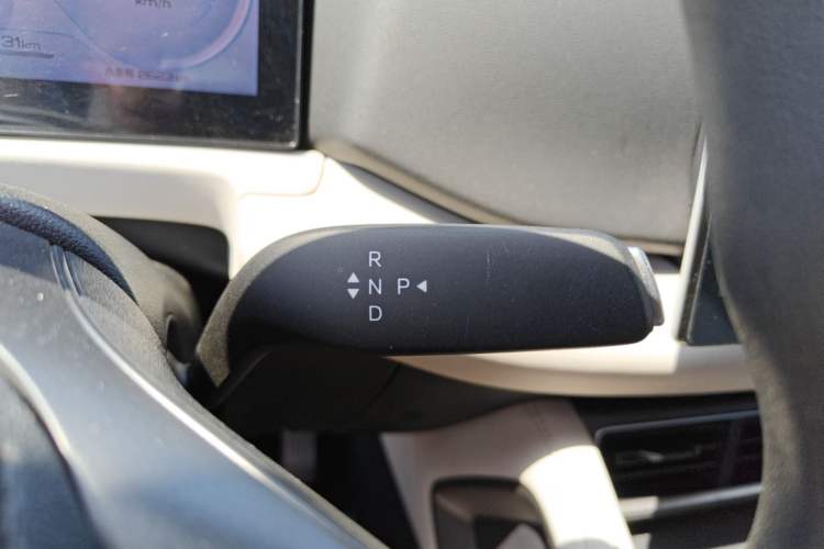 Used BYD Yuan UP 2025 Model 301KM Leading Version Gear Lever