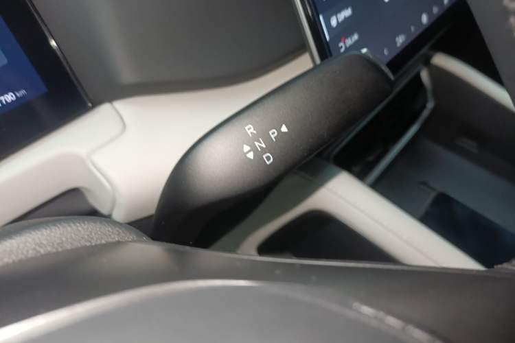 Used BYD Yuan UP 2025 Intelligent Driving Version 401 KM Dynamic Edition Gear Lever