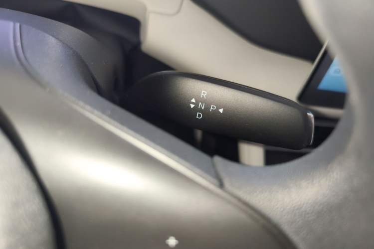 Used BYD Yuan UP 2025 Model 301KM Leading Version Gear Lever