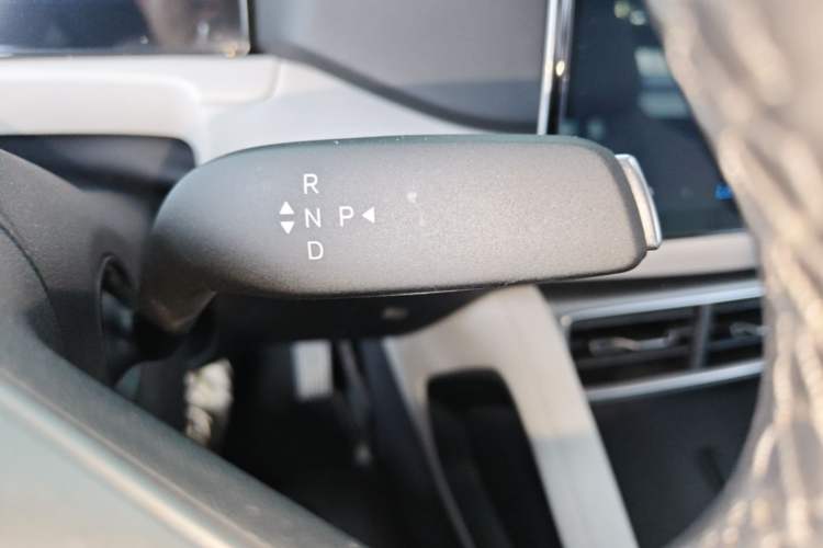 Used BYD Yuan UP 2025 Intelligent Driving Version 401 km Leading Edition Gear Lever