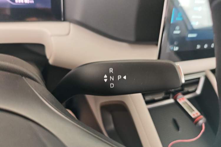 Used BYD Yuan UP 2025 Model 301KM Leading Version Gear Lever