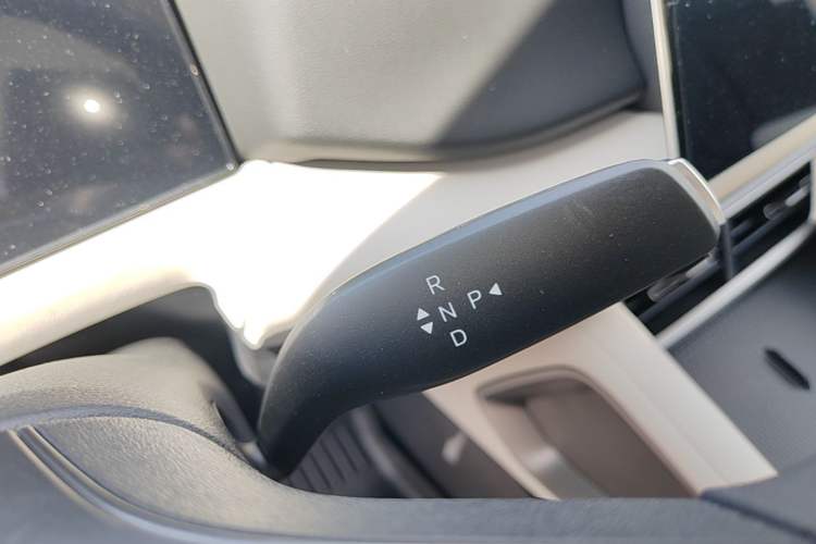 Used BYD Yuan UP 2025 Model 301KM Leading Version Gear Lever