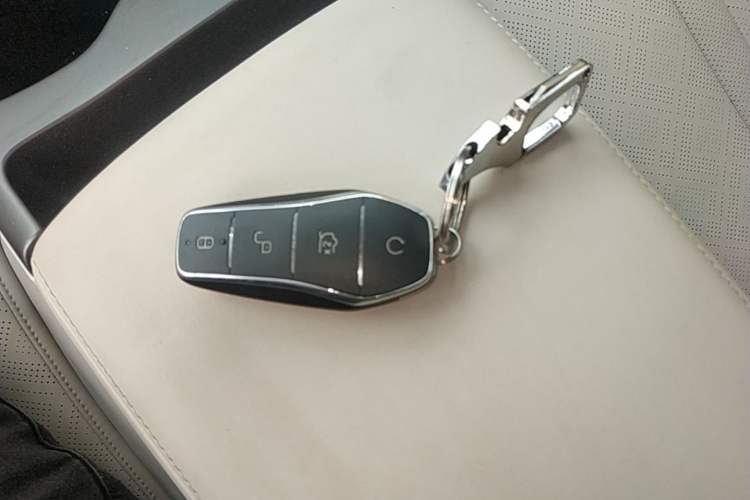 Used BYD Yuan UP 2025 Intelligent Driving Version 401 KM Dynamic Edition Interior 1