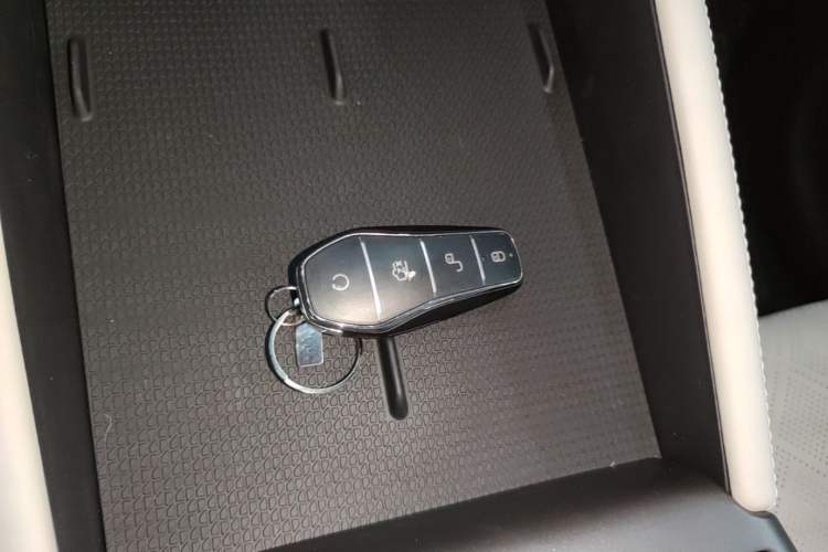 Used BYD Yuan UP 2025 Model 301KM Leading Version Interior 1