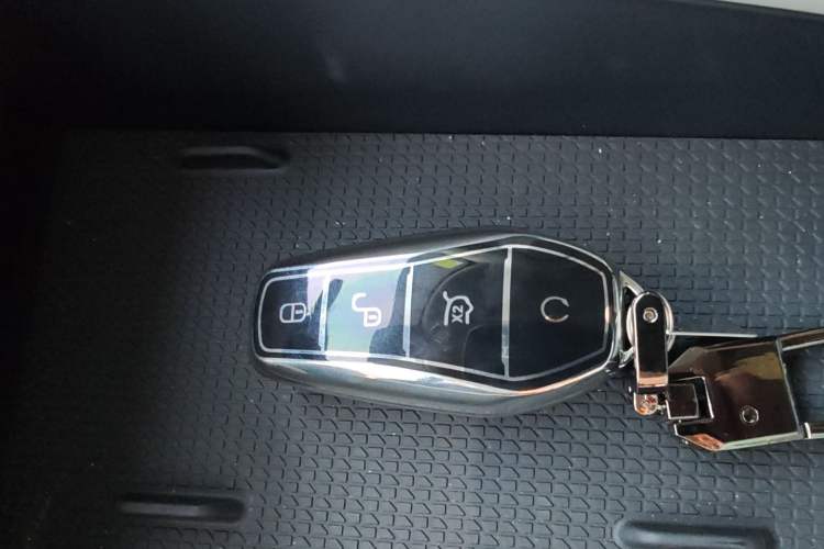 Used BYD Yuan UP 2025 Model 301KM Leading Version Interior 1
