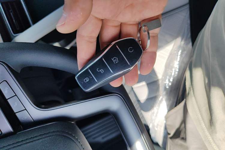 Used BYD Yuan UP 2025 Model 301KM Leading Version Interior 1