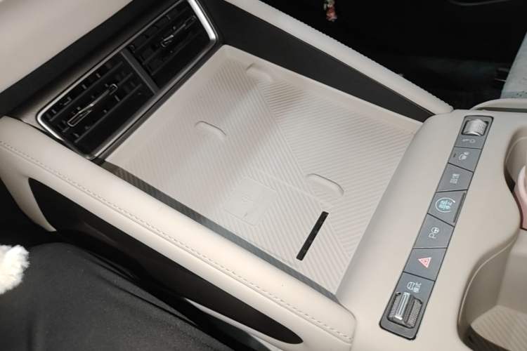 Used BYD Yuan UP 2025 Intelligent Driving Version 401 km Leading Edition Interior 1