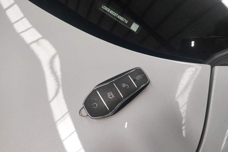 Used BYD Yuan UP 2025 Model 301KM Leading Version Interior 1