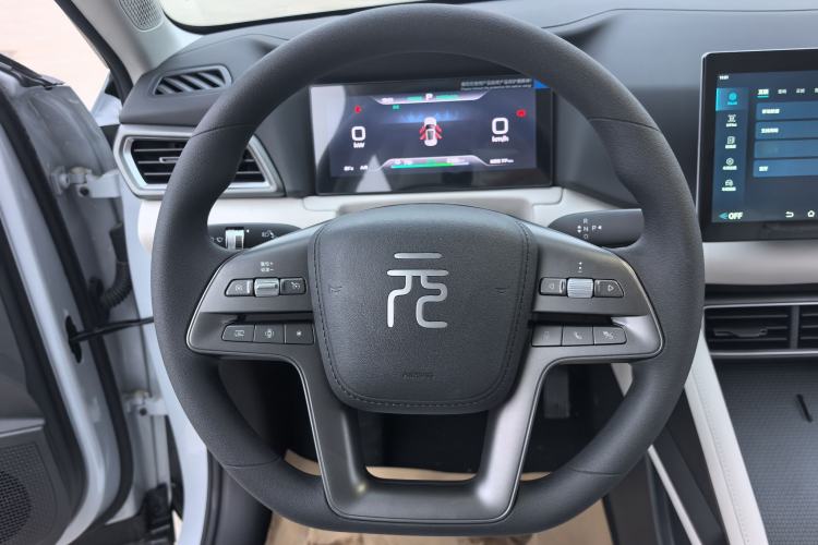 Used BYD Yuan UP 2025 Model 301KM Leading Version Interior 1