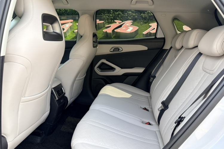 Used BYD Yuan UP 2025 Intelligent Driving Version 401 KM Dynamic Edition Interior 2