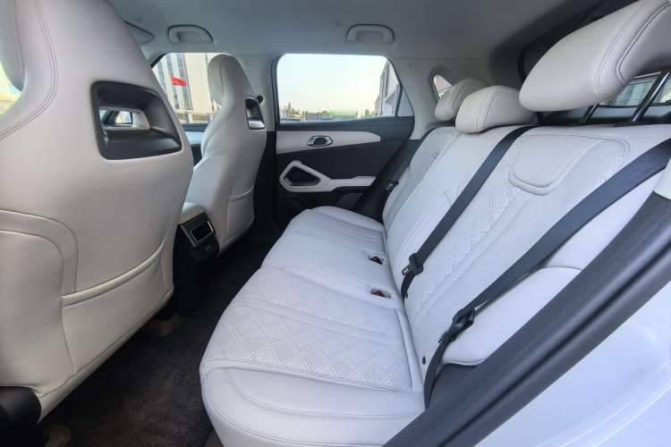 Used BYD Yuan UP 2025 Intelligent Driving Version 401 km Leading Edition Interior 2