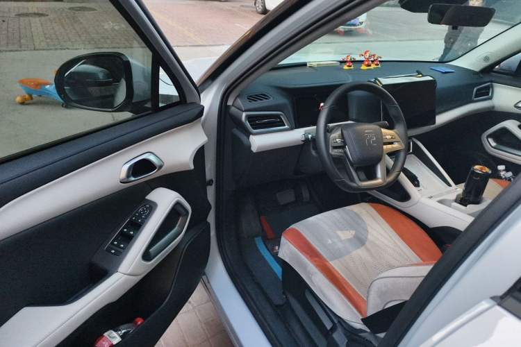 Used BYD Yuan UP 2025 Intelligent Driving Version 401 KM Dynamic Edition Interior 3