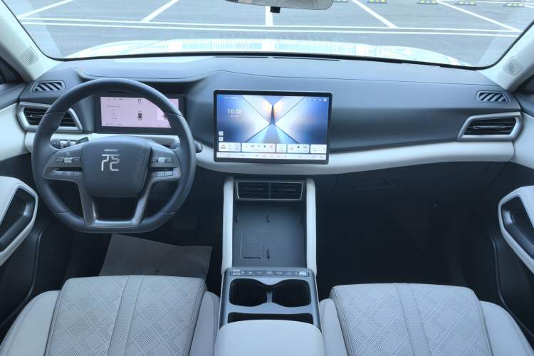 Used BYD Yuan UP 2025 Intelligent Driving Version 401 km Leading Edition Interior 3