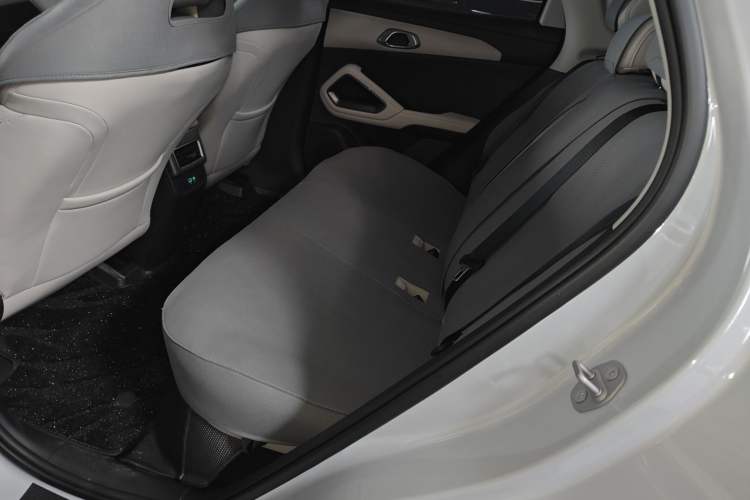 Used BYD Yuan UP 2025 Intelligent Driving Version 401 km Leading Edition Interior 4