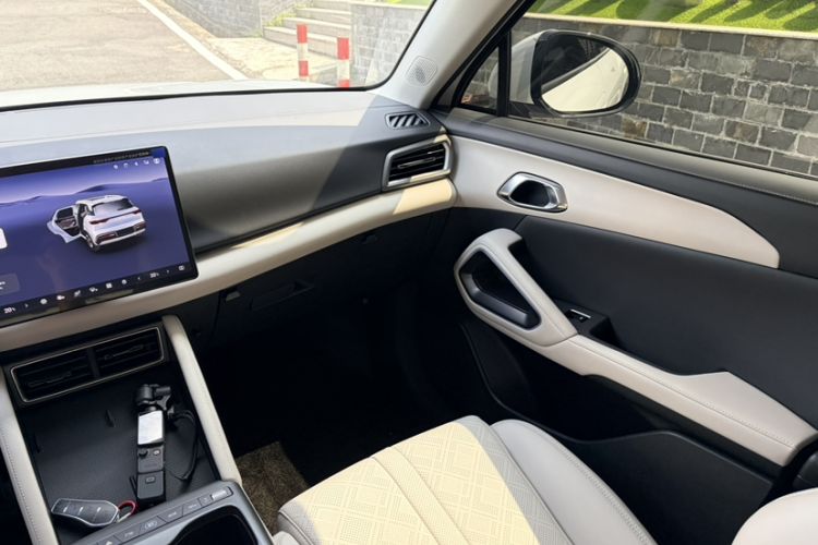 Used BYD Yuan UP 2025 Intelligent Driving Version 401 KM Dynamic Edition Interior 4