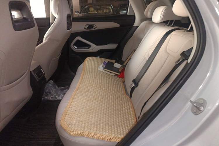 Used BYD Yuan UP 2025 Intelligent Driving Version 401 km Leading Edition Interior 4