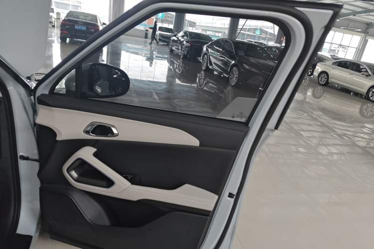 Used BYD Yuan UP 2025 Intelligent Driving Version 401 km Leading Edition Interior 5