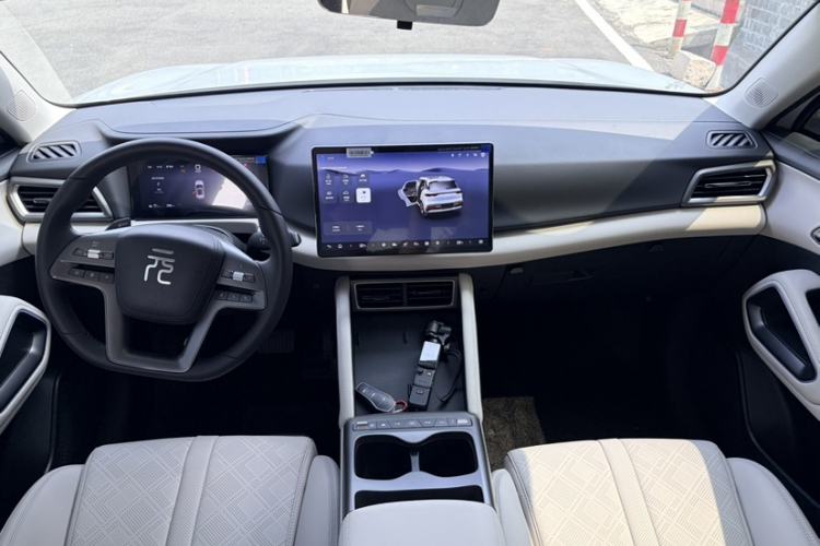 Used BYD Yuan UP 2025 Intelligent Driving Version 401 KM Dynamic Edition Interior 5