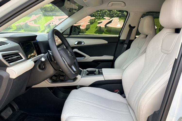 Used BYD Yuan UP 2025 Intelligent Driving Version 401 KM Dynamic Edition Interior 6