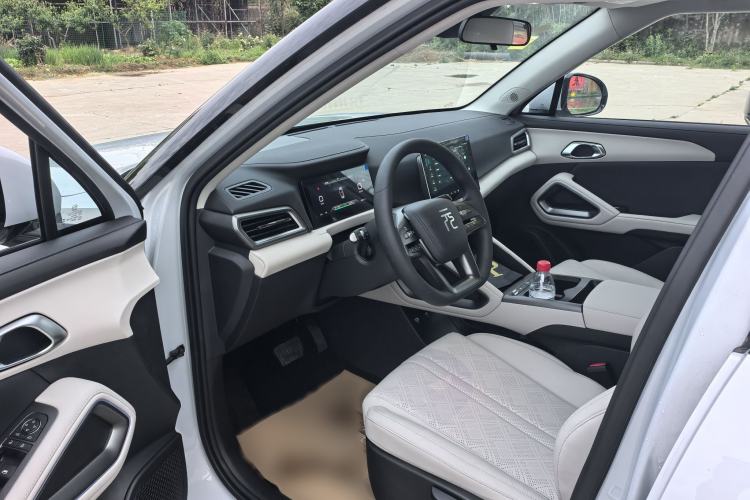 Used BYD Yuan UP 2025 Model 301KM Leading Version Interior 6